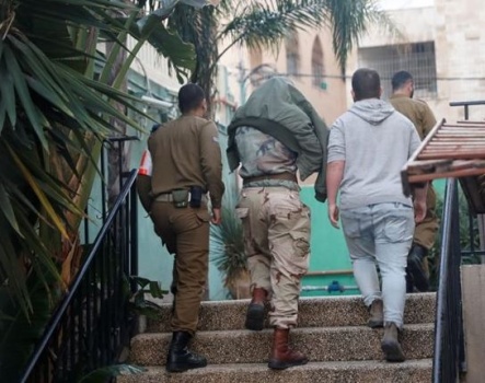 لائحة اتهام ضد خمسة جنود نكلوا بفلسطينيين