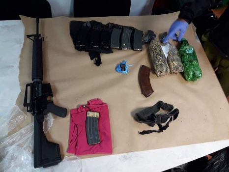 صور..الاحتلال يعثر على M16 وذخيرة وخراطيش في يطا