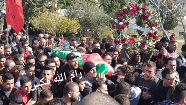 صور وفيديو..جماهير غفيرة تشيع جثمان الشهيد العارضة في بلدة عرابة جنوب جنين