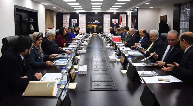 الحكومة تضع استقالتها تحت تصرف سيادة الرئيس ومستمرة في أداء مهامها إلى حين تشكيل حكومة جديدة..إليكم أبر قرارات مجلس الوزراء