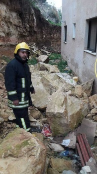 صور...إنهيار صخري مروع  بجانب منزل في قرية عانين غرب جنين