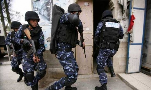 القبض على شخص ابتز اخلاقياً فتاة من الخليل عبر "فيسبوك"