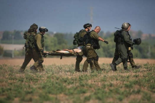 قناص فلسطيني يصيب ضابطاً في جيش الإحتلال بالرصاص جنوب قطاع غزة