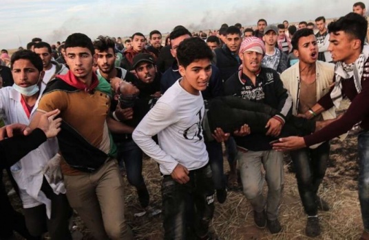إصابة طفل بقنبلة غاز إسرائيلية في غزة