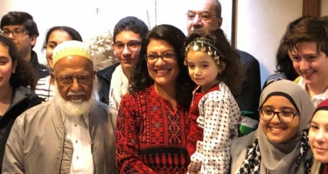رشيدة طليب بالثوب الفلسطيني في الكونغرس