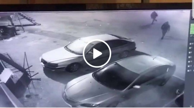 شاهد:مستوطنون يحطمون مركبات ويخطّون شعارات عنصرية في ترمسعيا