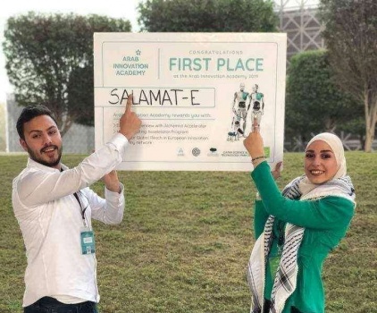 طالبان فلسطينيان يحصلان على المركز الأول في برنامج الأكاديمية العربية للإبتكار في دولة قطر