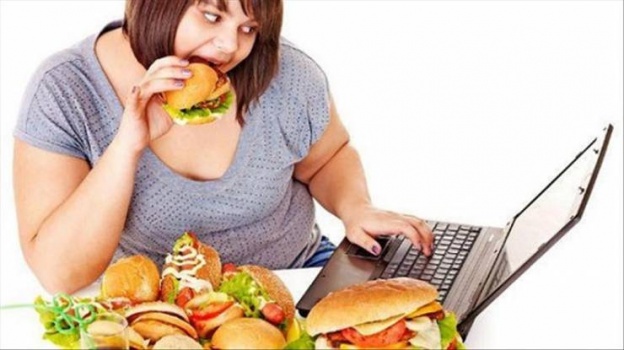 لهذا السبب لا يقاوم ذوو الوزن الزائد الأطعمة اللذيذة عند الرجيم