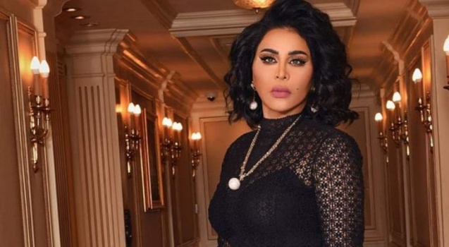 خمنوا كم بلغ ثمن فستان أحلام الذي أظهر نحافتها بوضوح
