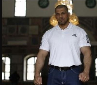 سلطات الاحتلال تفصل مؤذن جامع بعكا