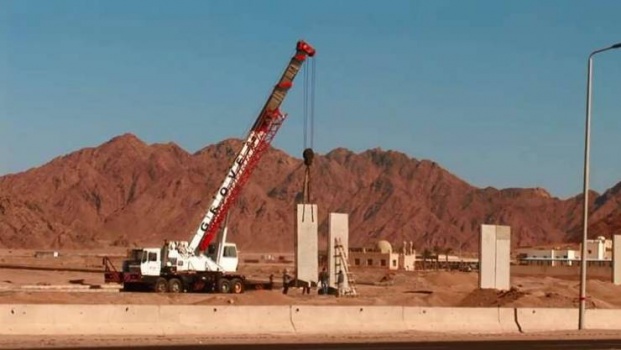 هل تبني مصر جدارا لحماية السياح على البحر الأحمر؟