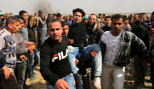 إصابة مواطنين برصاص الاحتلال وآخرين بالاختناق قبالة بحر غزة