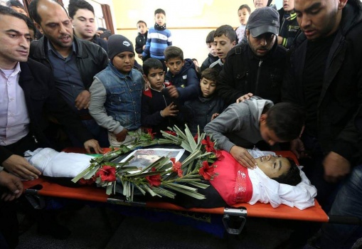 بالصور..تشييع حاشد للشهيدين الفتيين اشتيوي وشلبي في غزة