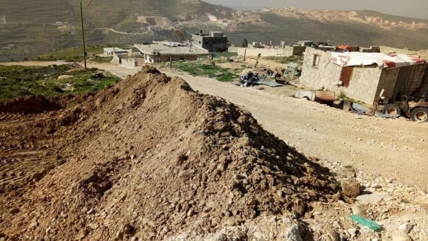 صور وفيديو...الاحتلال يجرف أراض ويضع سواتر ترابية جنوب نابلس