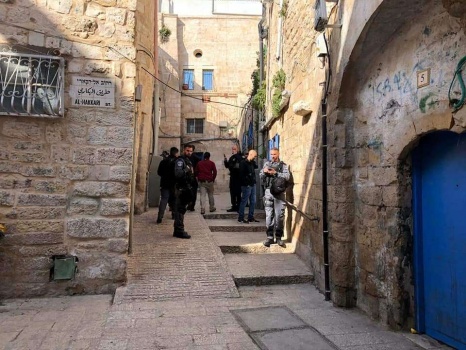 فيديو...السيطرة على منزل بالقدس لتسليمه للمستوطنين