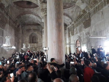 بالصور..المقدسيون يتمكنون من فتح باب مصلى الرحمة المغلق منذ 2003 من قبل الاحتلال
