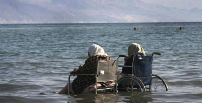 تعرف على فوائد 'طين البحر الميت'