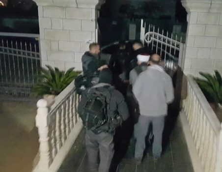الاحتلال يعتقل 14 مواطنا بينهم الشيخان سلهب وبكيرات