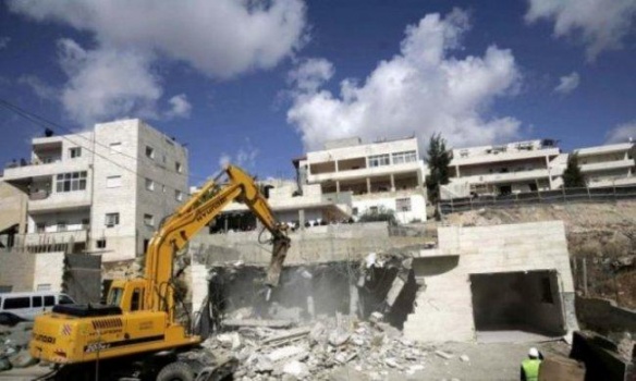 الاحتلال يهدم مغسلة سيارات في بيت صفافا جنوب القدس