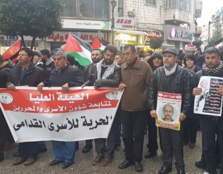 مسيرة في رام الله دعما واسنادا للأسرى