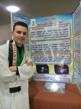 طالب من مدرسة الدوحة برفح يصمم جهازاً لقياس كمية المطر