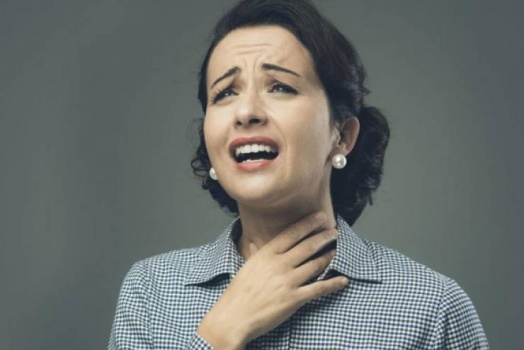 ألوان البلغم تشير لمشكلات صحية متعددة..اليكم التفاصيل وطرق العلاج
