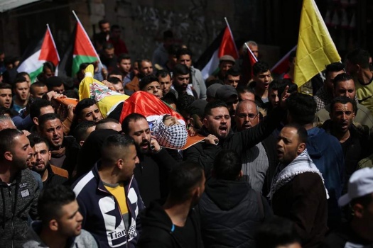 صور..موكب جنائزي مهيب في وداع الشهيد شاهين في سلفيت