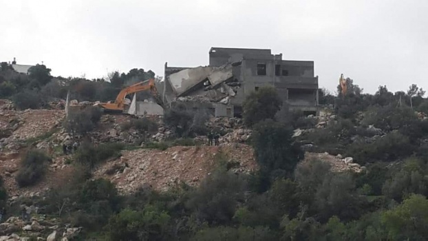 صور..هدم بناية من 5 طوابق في وادي عارة