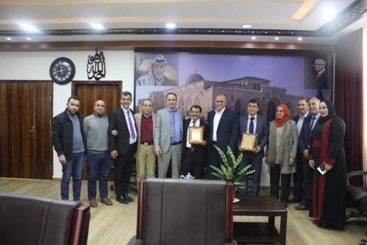 محافظ جنين يكرم وفد طبي قطري أجرى عمليات جراحية في جنين