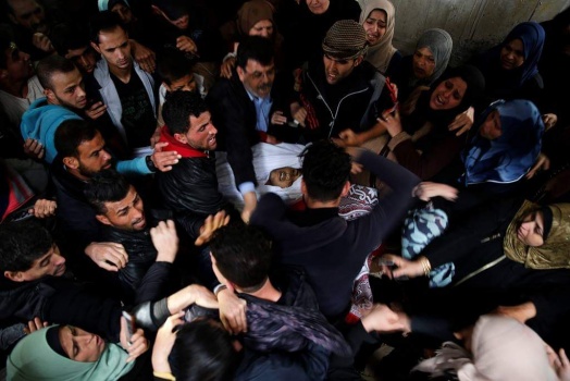 صور...جماهير غزة تشيع شهيد يوم الأرض
