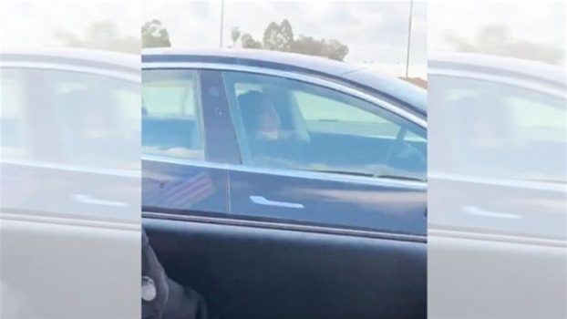 سائق غلبه النعاس على الطريق السريع... وفيديو وثّق المشهد الصادم
