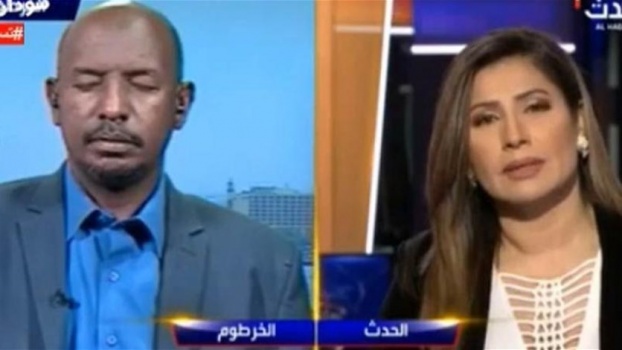 ضيف ينام مباشرة على الهواء خلال مقابلته (فيديو)