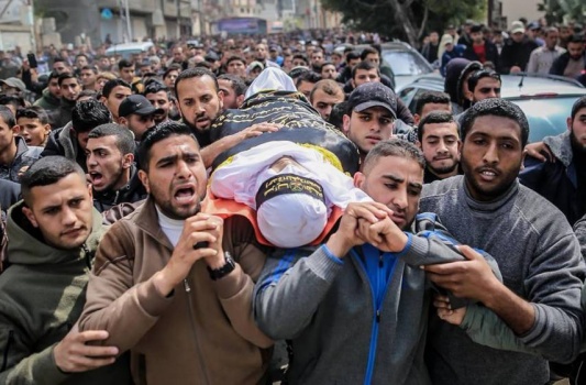 صور..جماهير غفيرة في غزة تشيع الشهيدين حرارة وشتات