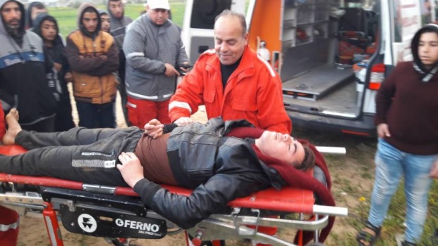 غزة: 17 إصابة بقمع "جمعة باب الرحمة"