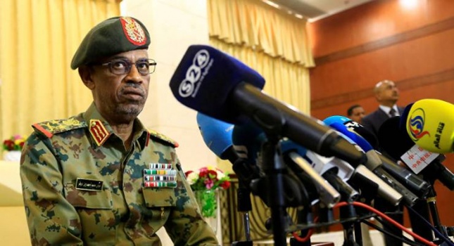 السودان: تنحي 'بن عوف' بعد رفضه من الجيش