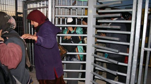 ورشة بنابلس توصي بإنهاء عمل 5 ألاف فلسطينية بالمستوطنات