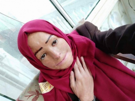 أم تناشد الوزير الشيخ بتسهيل سفرها لمرافقة ابنتها المريضة بمستشفى بنابلس