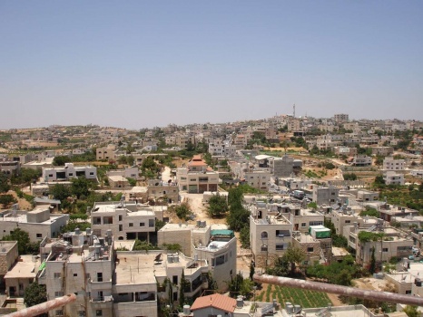 اسرائيل ستعزل مخيم العروب وبيت أمر