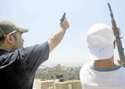 اللجنة الشعبية لخدمات مخيم جنين ترفع الغطاء عن مطلقي النار في الهواء