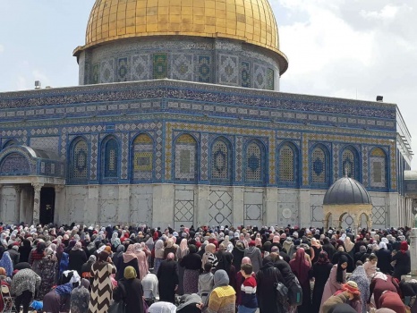 صور...الآلاف يحيون ذكرى الاسراء والمعراج برحاب الأقصى المبارك