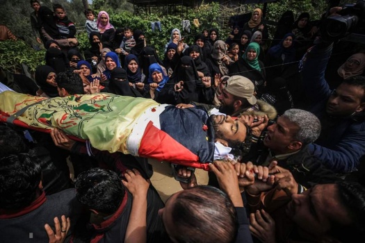 صور...جماهير خان يونس تشيع جثمان الشهيد أبو هجرس
