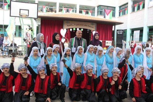 صور...إفتتاح فعاليات اليوم المفتوح "عزك يا وطن" في مدرسة بنات فلسطين الأساسية ببلدة يعبد