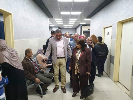 وزيرة الصحة تتفقد مجمع فلسطين الطبي وتلتقي بمواطنين ومرضى