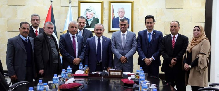 اشتية يلتقي وفدًا من سلطة الأراضي وهيئة تسوية الأراضي والمياه