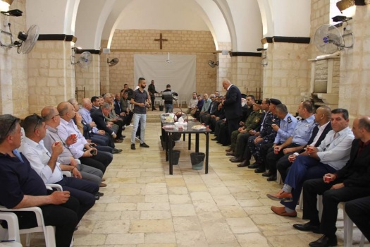 صور..محافظ جنين وقادة الأجهزة الأمنية يهنئون الطوائف المسيحية في الزبابدة بعيد الفصح والقيامة