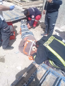 صور.. أربع إصابات في حادث إنهيار جدار قيد الإنشاء برام الله