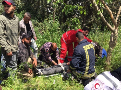 بالصور...إصابتان بحادث إنقلاب مركبة غرب جنين