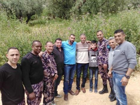ذكاء طفل غرب رام الله باتصاله على الدفاع المدني .. أنقذ نفسه