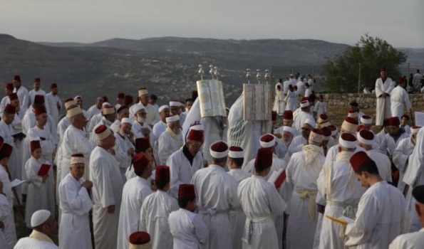 السامريون يؤدون حج الفسح