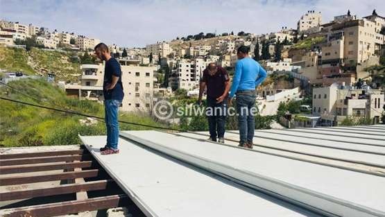 مقدسي يهدم منزله بيده بقرار احتلالي في سلوان